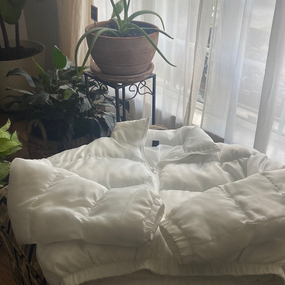 WHITE PUFFER JACKET